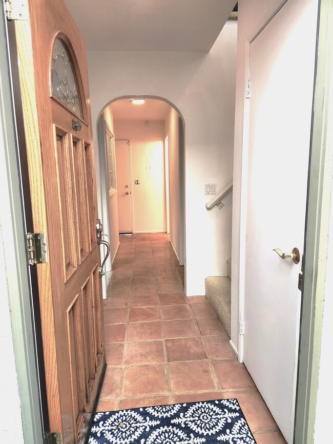 5322 Colodny Dr in Agoura Hills, CA - Foto de edificio - Building Photo