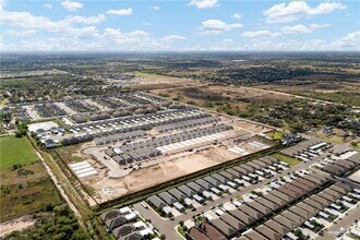 22 W Harrison Ave in Alton, TX - Foto de edificio - Building Photo