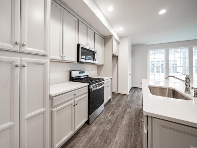 2120 Westcott Ln in Bridgeville, PA - Building Photo - Building Photo