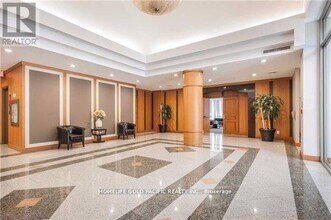 256 Doris Ave in Toronto, ON - Building Photo - Building Photo