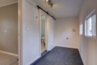 1339 NE Logan St in McMinnville, OR - Building Photo - Building Photo