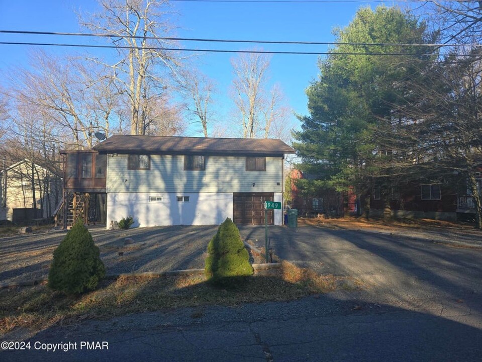 1949 Horseshoe Bend in Tobyhanna, PA - Building Photo