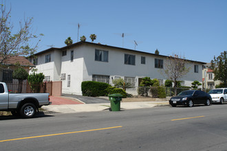 2985 San Marino St in Los Angeles, CA - Building Photo - Building Photo