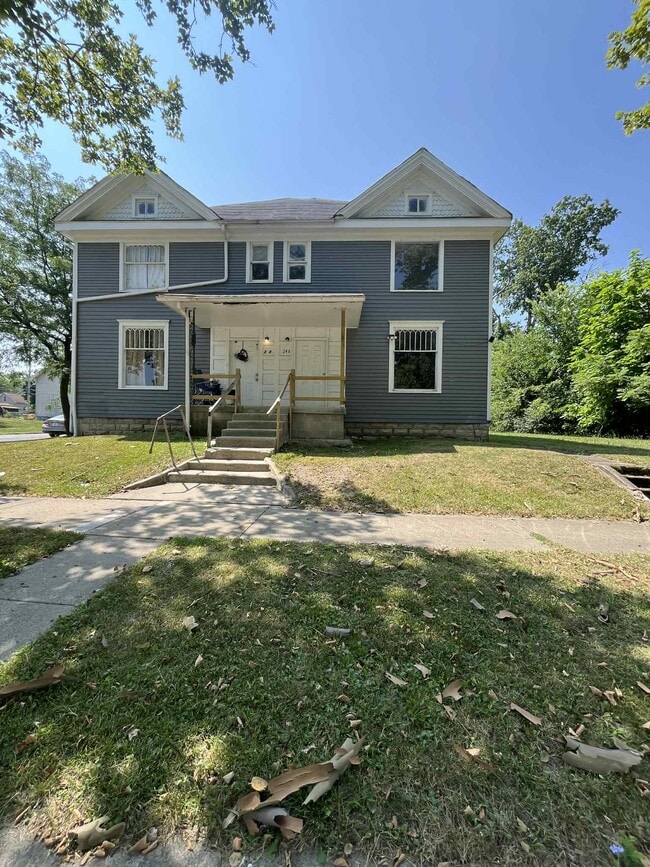 property at 246 E Dewald St