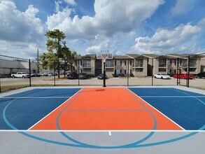 12335 Antoine Dr, Unit 1518 in Houston, TX - Foto de edificio - Building Photo