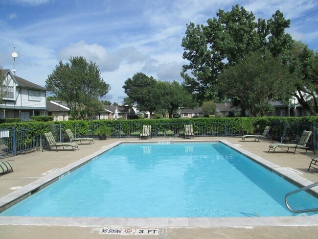 1229 Lyric Ln in Pasadena, TX - Foto de edificio