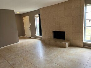 84 W Park West Dr in Houston, TX - Building Photo - Building Photo