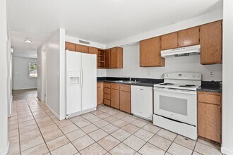 1975 Akron St in Aurora, CO - Building Photo - Building Photo