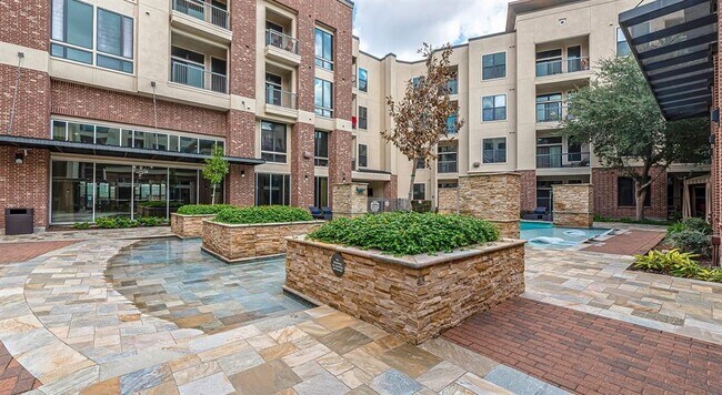 2626 Fountain View Dr in Houston, TX - Building Photo - Building Photo