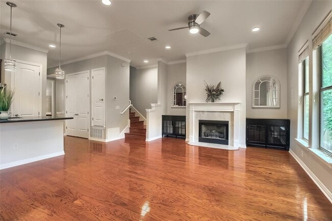 property at 1115 Kinney Ave
