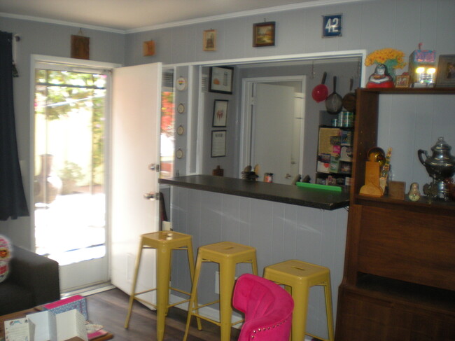 10657 Woodbridge St in North Hollywood, CA - Building Photo - Building Photo