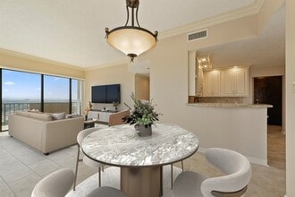 3350 McCue Rd in Houston, TX - Building Photo - Building Photo