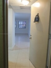 8180 Geneva Ct in Doral, FL - Foto de edificio - Building Photo