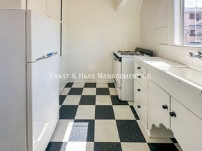 1618 1/2 E 4th St in Long Beach, CA - Building Photo - Building Photo