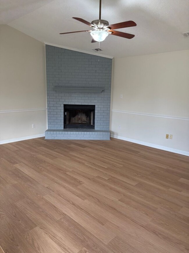 121 Pine Lakes Cir in Leesburg, GA - Building Photo - Building Photo