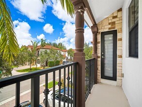 10343 NW 70th Ln in Doral, FL - Building Photo - Building Photo