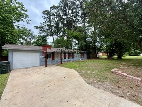 2320 Sarasota Dr in Tyler, TX - Building Photo - Building Photo