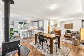 8620 Johnson Point Rd NE, Unit Johnson Point Apartment in Olympia, WA - Foto de edificio - Building Photo