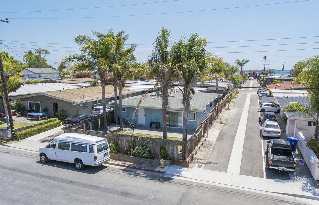 6749 Trigo Rd in Goleta, CA - Building Photo