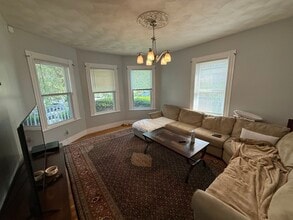 14 Marlboro St, Unit 1 in Belmont, MA - Building Photo - Building Photo