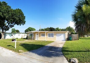 1335 Boxwood Dr in Melbourne, FL - Building Photo