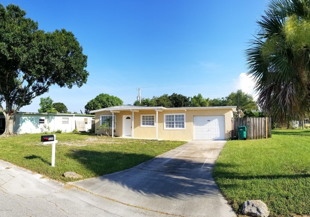 1335 Boxwood Dr in Melbourne, FL - Building Photo