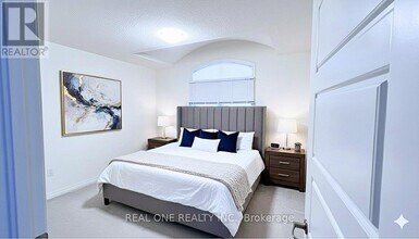 3478 Vernon Powell Dr in Oakville, ON - Building Photo - Building Photo