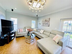 5901 S Sable Cir in Margate, FL - Building Photo - Building Photo
