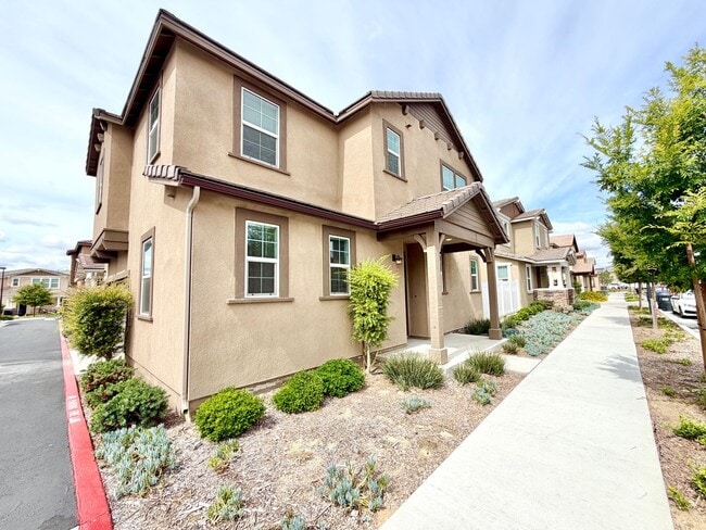 40617 Birchfield Dr in Temecula, CA - Building Photo - Building Photo