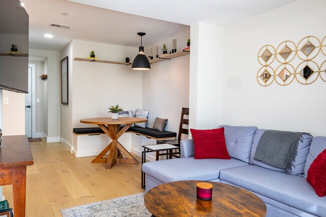 919 12th St NE, Unit 305 in Washington, DC - Building Photo - Building Photo