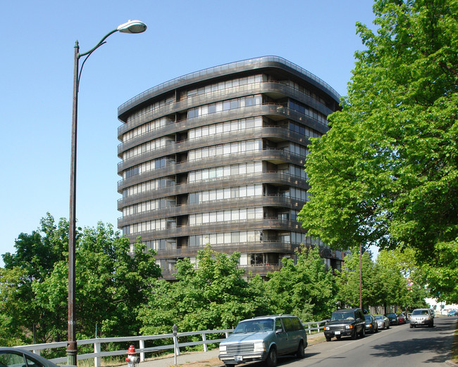 Riverfalls Tower Apartments photo'