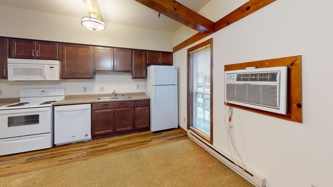11 E Gilman St in Madison, WI - Building Photo - Building Photo