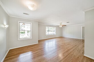 5511 Kinglet St in Houston, TX - Building Photo - Building Photo