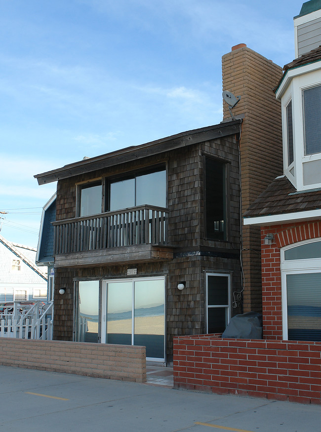 2812 Oceanfront in Newport Beach, CA - Building Photo - Building Photo