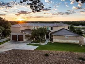 1472 Kings Cove Dr in Canyon Lake, TX - Building Photo