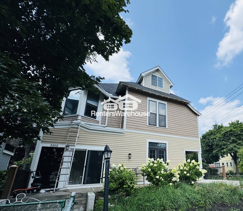2200 Fremont Ave S in Minneapolis, MN - Building Photo