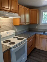 1443 N 10th St in Springfield, OR - Building Photo - Building Photo