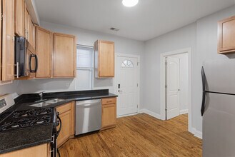 2009 W Jarvis Ave in Chicago, IL - Building Photo - Building Photo