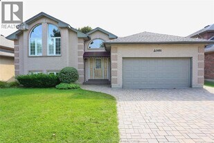 1405 Lisgar Dr in Windsor, ON - Building Photo