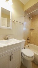 82 Oakwood Pl-Unit -82 B in Keansburg, NJ - Building Photo - Building Photo