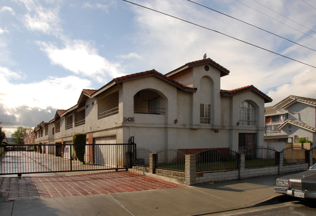 11426 Dodson St in El Monte, CA - Foto de edificio