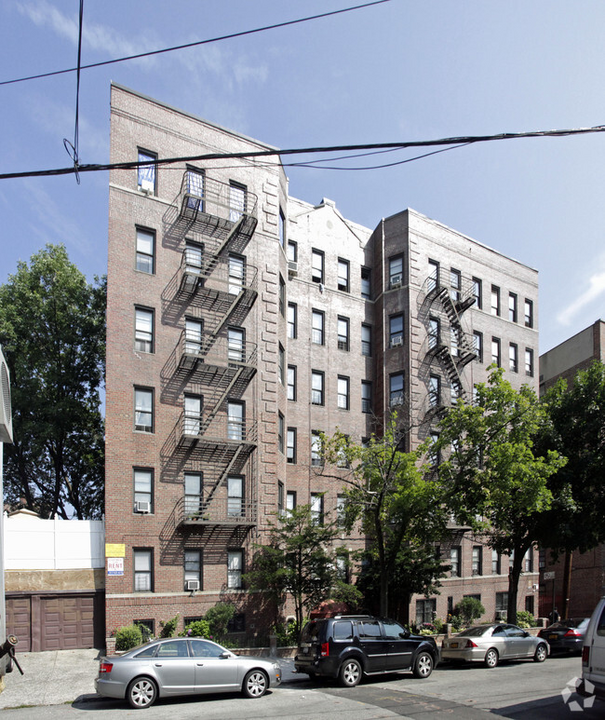 3015 Perry Ave in Bronx, NY - Building Photo