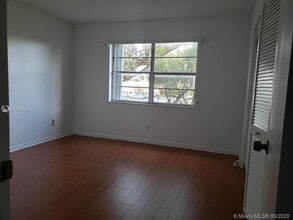 8411 NW 8th St-Unit -201 in Miami, FL - Building Photo - Building Photo