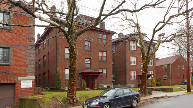 Pennwood Apartments in Pittsburgh, PA - Building Photo - Building Photo