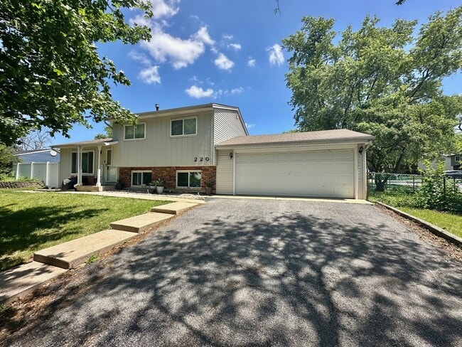 property at 220 Hampdon Ct