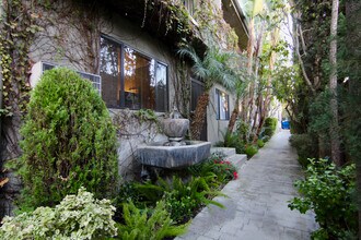 822 N Martel Ave, Unit 8 in West Hollywood, CA - Building Photo - Building Photo
