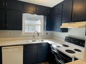 4912 Valley Dale Ct in Lilburn, GA - Building Photo - Building Photo