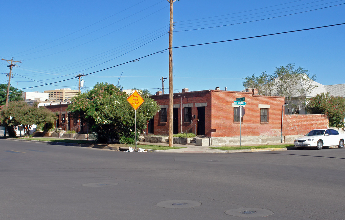 1313 Delta Dr in El Paso, TX - Foto de edificio