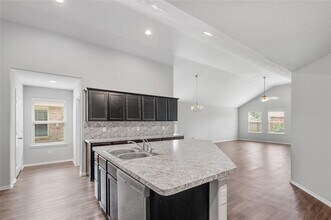 6111 Lilly Belle St in Katy, TX - Foto de edificio - Building Photo