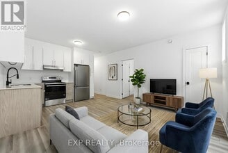 1375 Louis Ln in Ottawa, ON - Building Photo - Building Photo